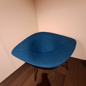 Knoll Bertoia lounge fauteuil blauw 
