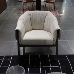 Ligne Roset Okumi fauteuil wit