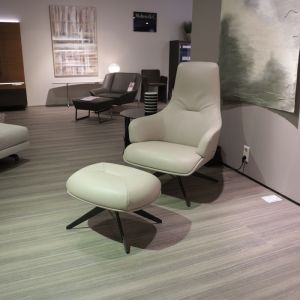 Molteni&C Kensington relaxfauteuil met poef 