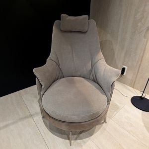 Flexform Guscioalto fauteuil beige grijs 