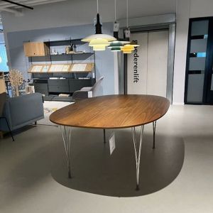 Fritz Hansen B613 Superellipse eettafel walnoot 