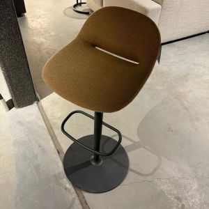 Artifort Beso Bar Stool Mustard Yellow 